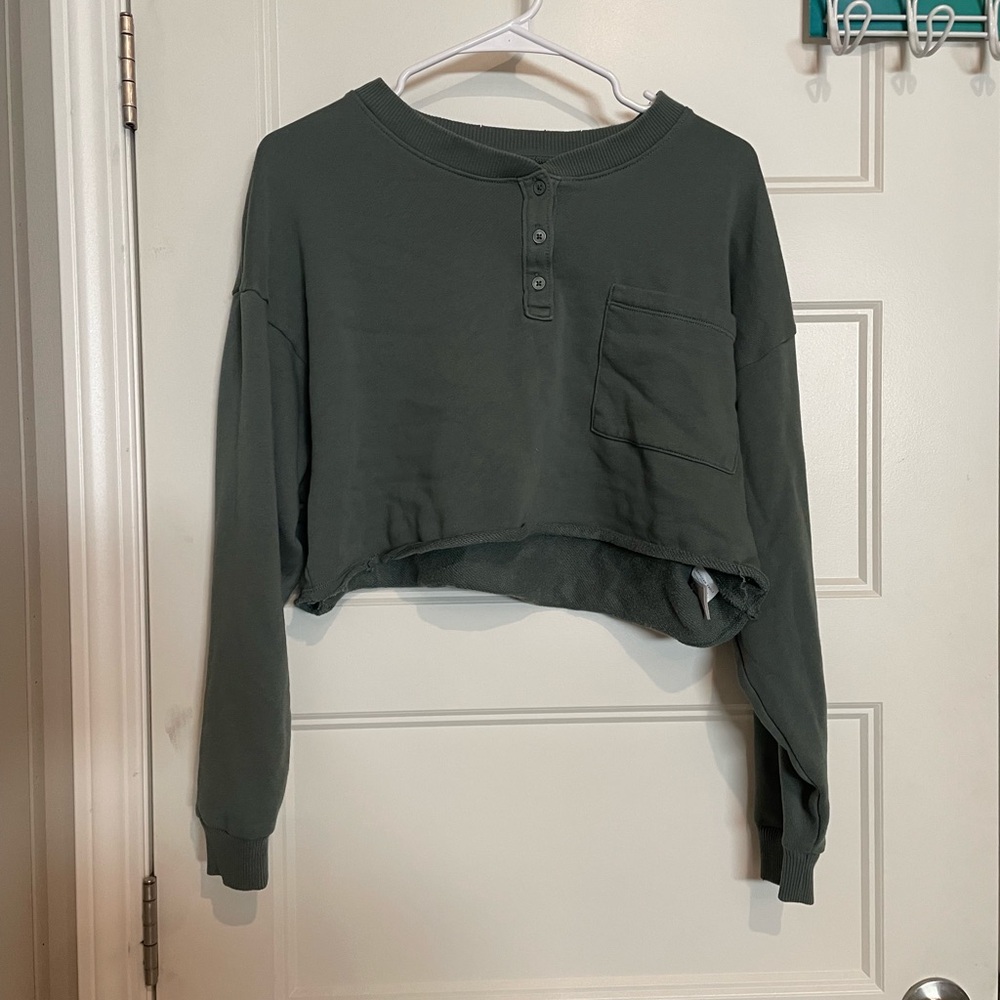 3/$20 American Eagle Outfitters Sage Green Cropped Crewneck